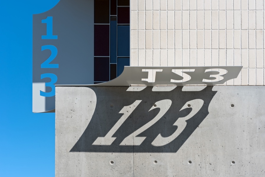 1 123 sign